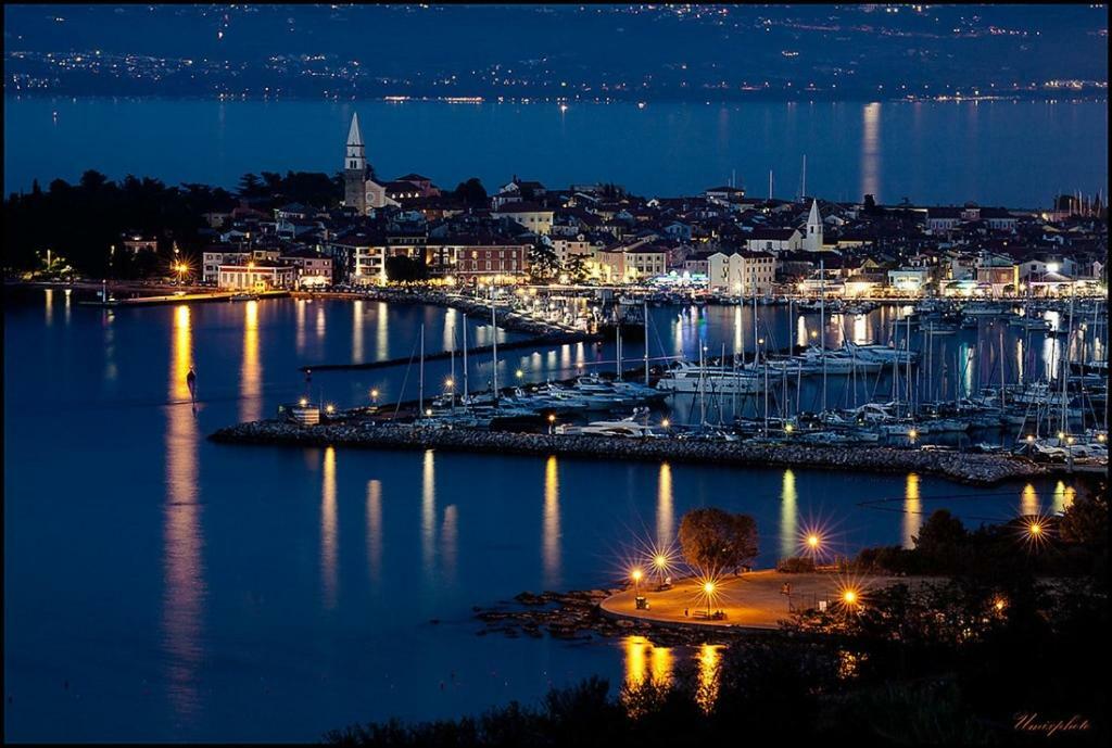 Apartments Old Isola In The Center Izola Exterior photo