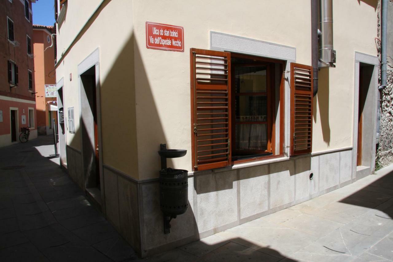 Apartments Old Isola In The Center Izola Exterior photo