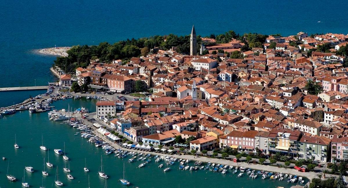 Apartments Old Isola In The Center Izola Exterior photo